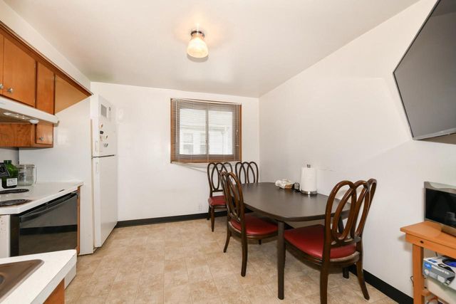 3271 S 10th STREET, Milwaukee, WI 53215