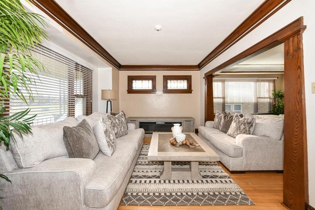 3271 S 10th STREET, Milwaukee, WI 53215