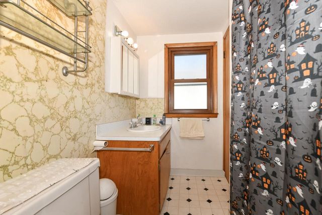 3271 S 10th STREET, Milwaukee, WI 53215