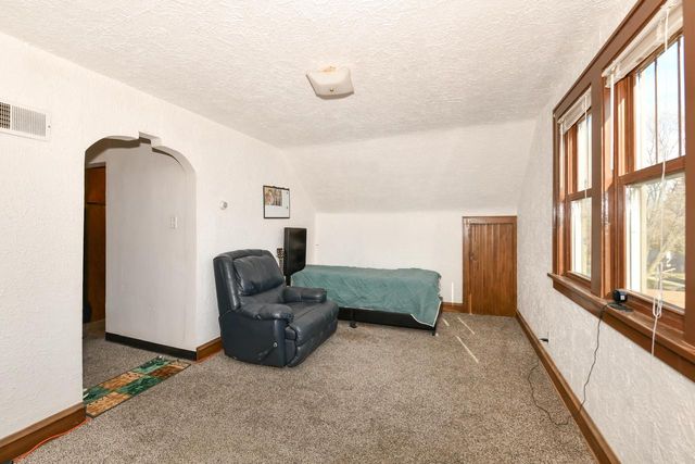 3271 S 10th STREET, Milwaukee, WI 53215