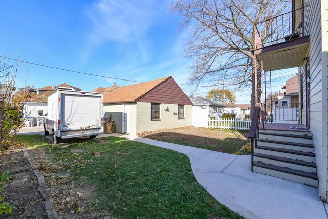 3271 S 10th STREET, Milwaukee, WI 53215