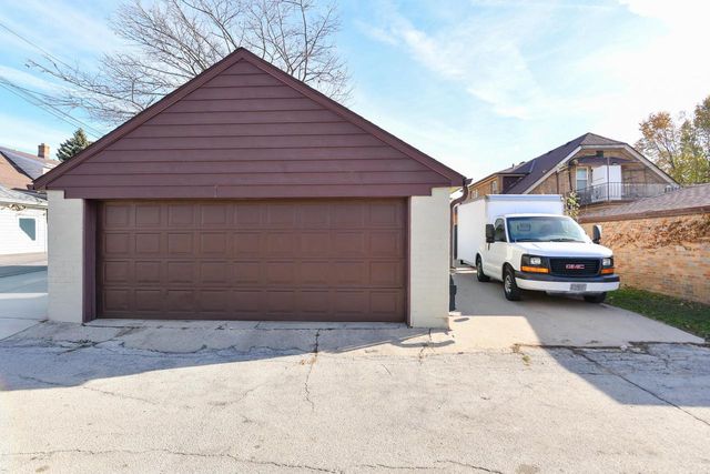 3271 S 10th STREET, Milwaukee, WI 53215