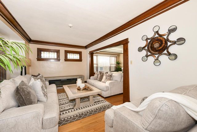 3271 S 10th STREET, Milwaukee, WI 53215