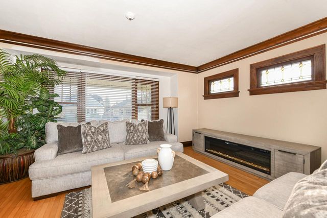 3271 S 10th STREET, Milwaukee, WI 53215