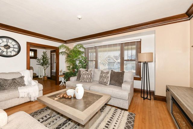 3271 S 10th STREET, Milwaukee, WI 53215