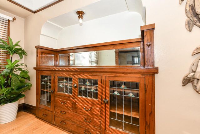 3271 S 10th STREET, Milwaukee, WI 53215