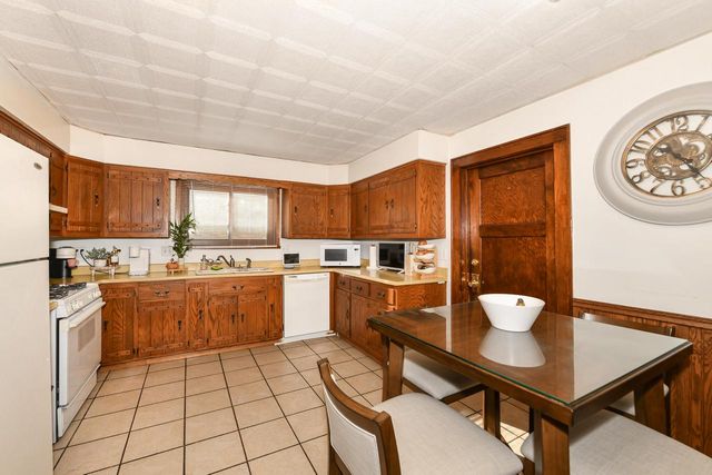 3271 S 10th STREET, Milwaukee, WI 53215