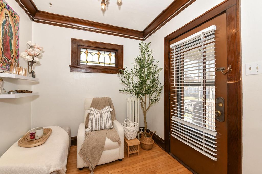 3271 S 10th STREET, Milwaukee, WI 53215