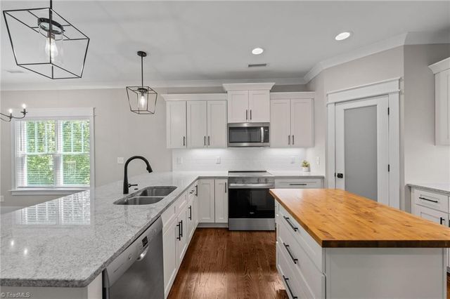 168 Hunters Glen Drive, Summerfield, NC 27358