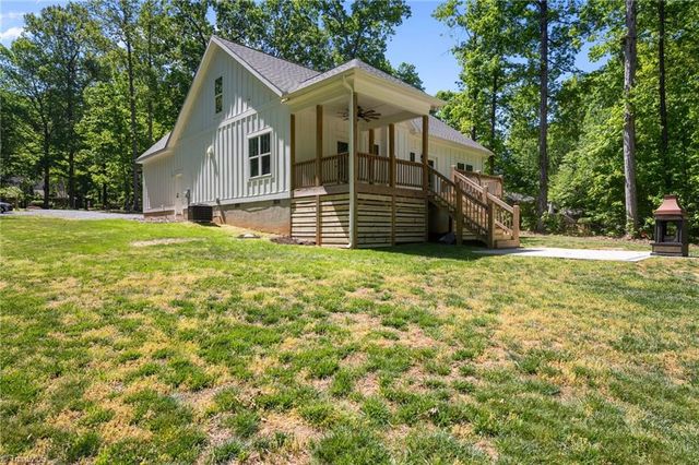168 Hunters Glen Drive, Summerfield, NC 27358