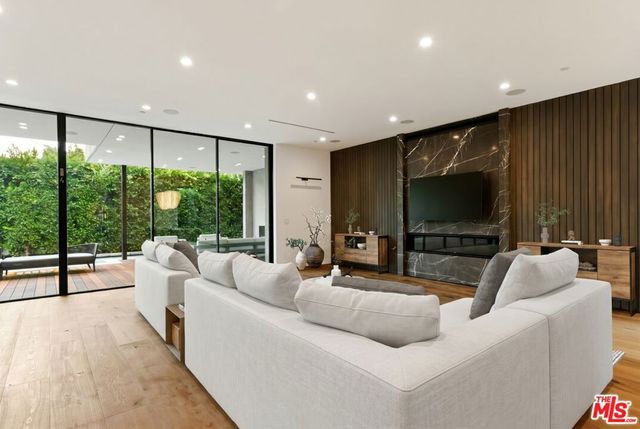 738 N Harper Avenue, Los Angeles, CA 90046