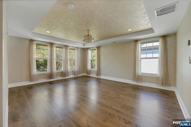 33 Cranberry Lane 17, Montvale, NJ 07645