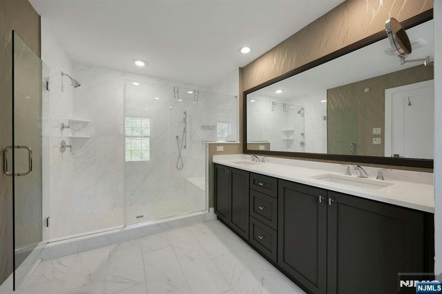 33 Cranberry Lane 17, Montvale, NJ 07645