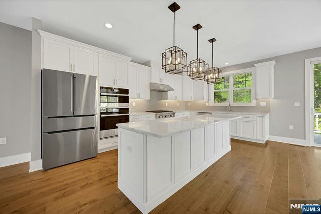 33 Cranberry Lane 17, Montvale, NJ 07645