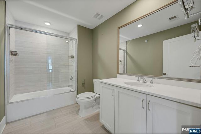 33 Cranberry Lane 17, Montvale, NJ 07645