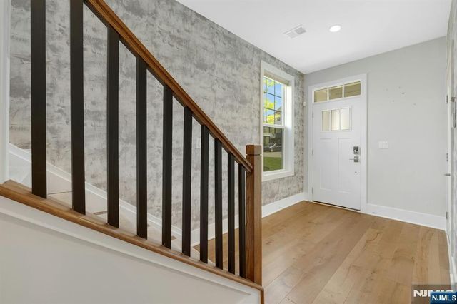33 Cranberry Lane 17, Montvale, NJ 07645
