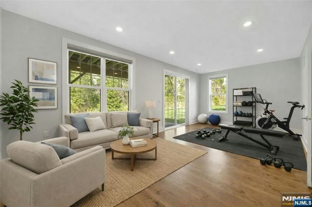33 Cranberry Lane 17, Montvale, NJ 07645