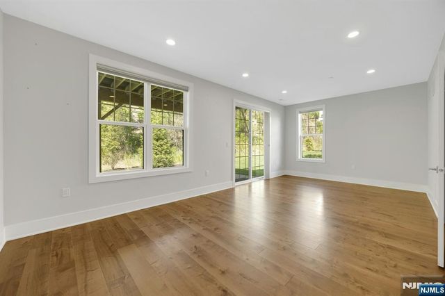 33 Cranberry Lane 17, Montvale, NJ 07645