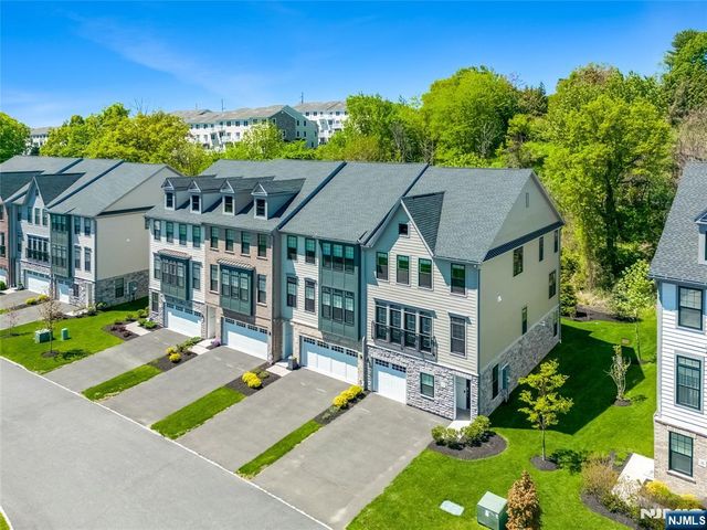 33 Cranberry Lane 17, Montvale, NJ 07645