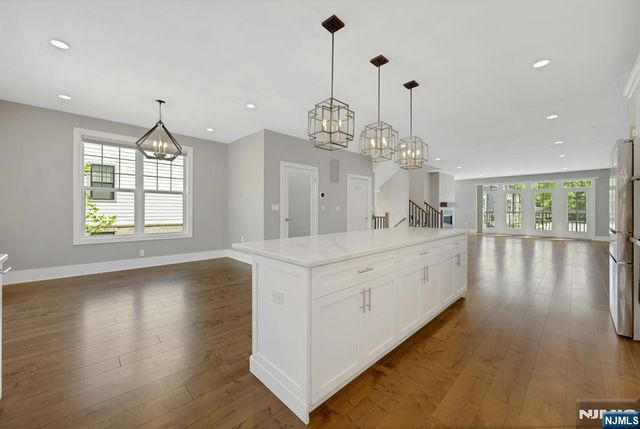 33 Cranberry Lane 17, Montvale, NJ 07645