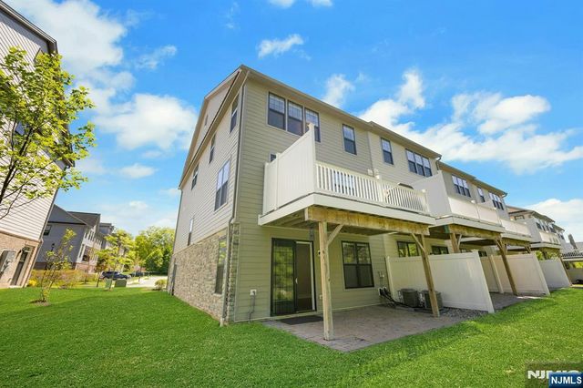 33 Cranberry Lane 17, Montvale, NJ 07645