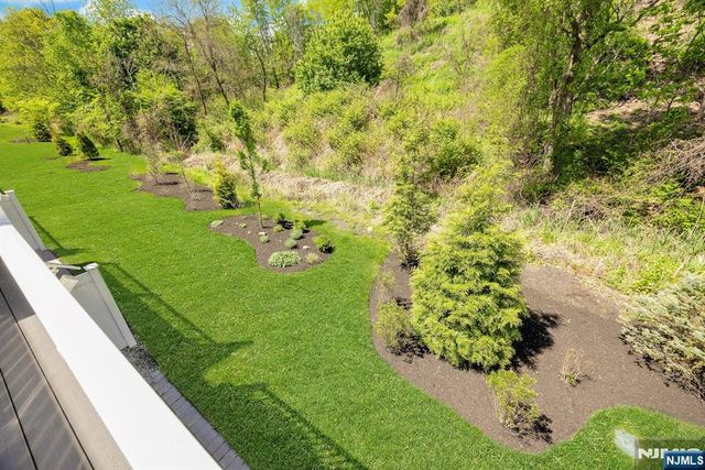 33 Cranberry Lane 17, Montvale, NJ 07645
