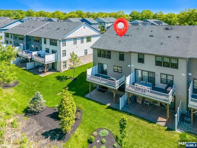 33 Cranberry Lane 17, Montvale, NJ 07645