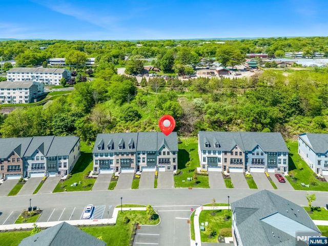 33 Cranberry Lane 17, Montvale, NJ 07645