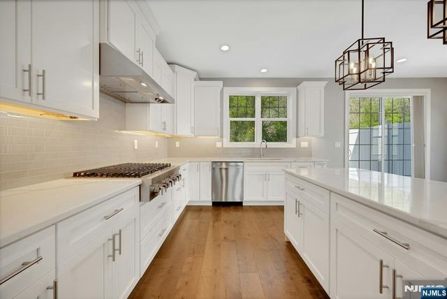 33 Cranberry Lane 17, Montvale, NJ 07645