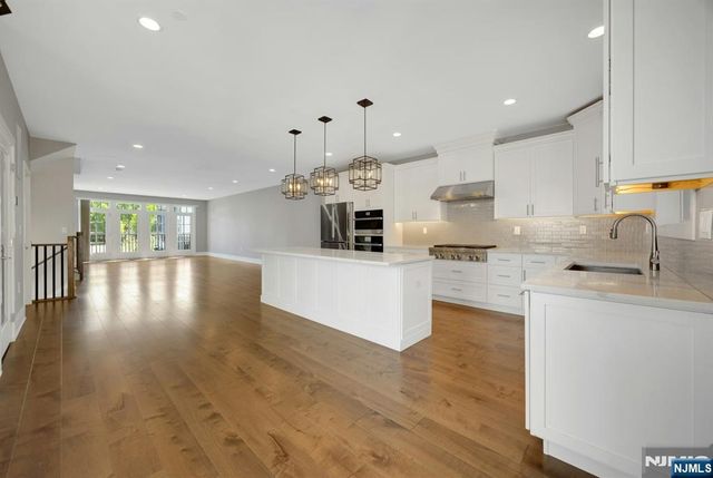 33 Cranberry Lane 17, Montvale, NJ 07645