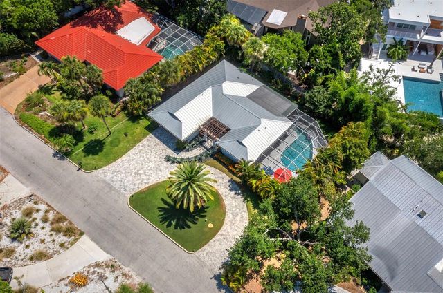 622 TROPICAL CIRCLE, Sarasota, FL 34242