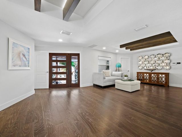622 TROPICAL CIRCLE, Sarasota, FL 34242