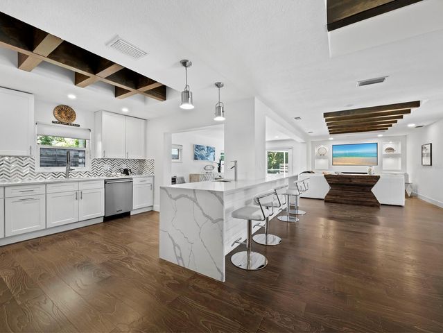 622 TROPICAL CIRCLE, Sarasota, FL 34242