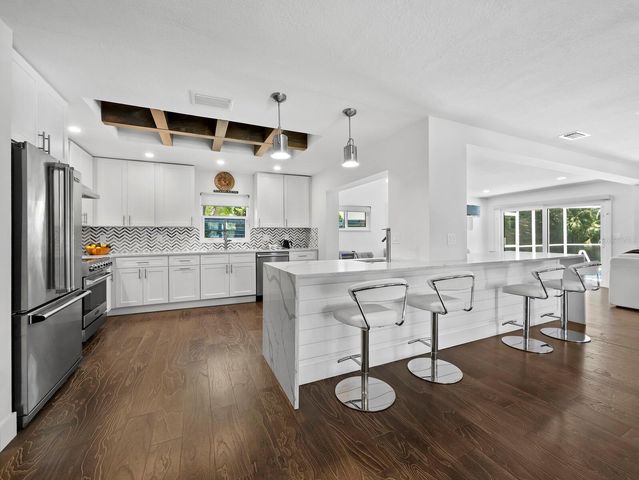 622 TROPICAL CIRCLE, Sarasota, FL 34242