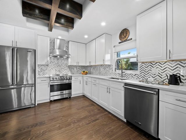 622 TROPICAL CIRCLE, Sarasota, FL 34242