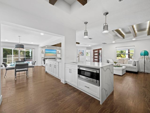 622 TROPICAL CIRCLE, Sarasota, FL 34242
