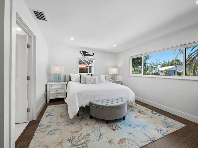 622 TROPICAL CIRCLE, Sarasota, FL 34242