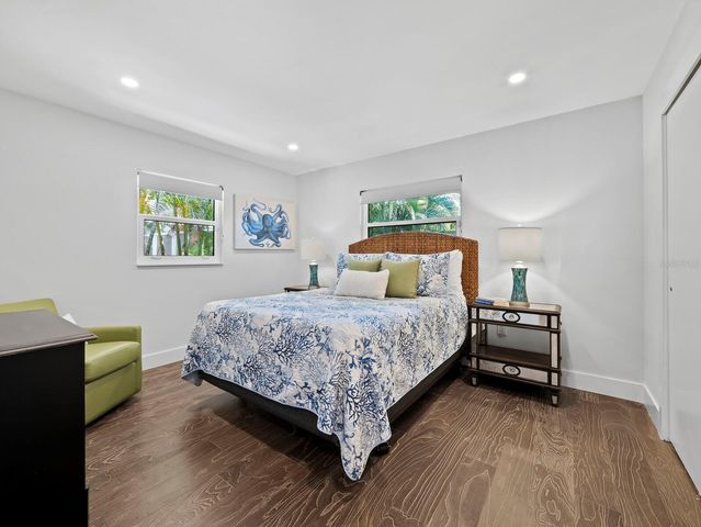 622 TROPICAL CIRCLE, Sarasota, FL 34242