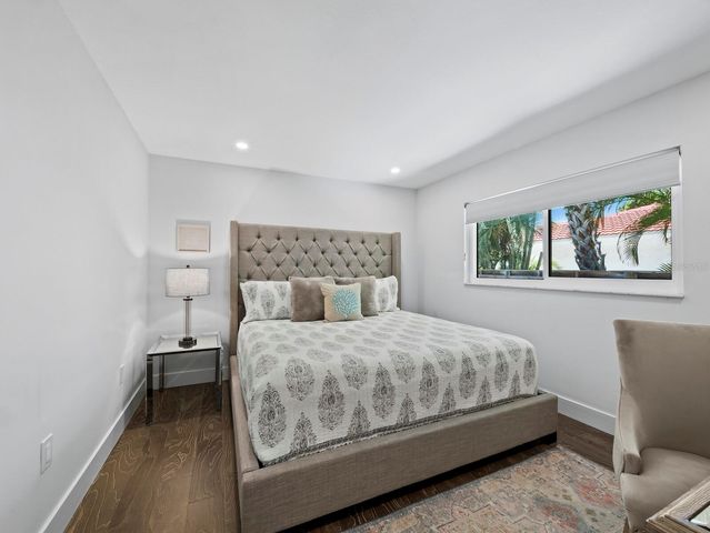 622 TROPICAL CIRCLE, Sarasota, FL 34242