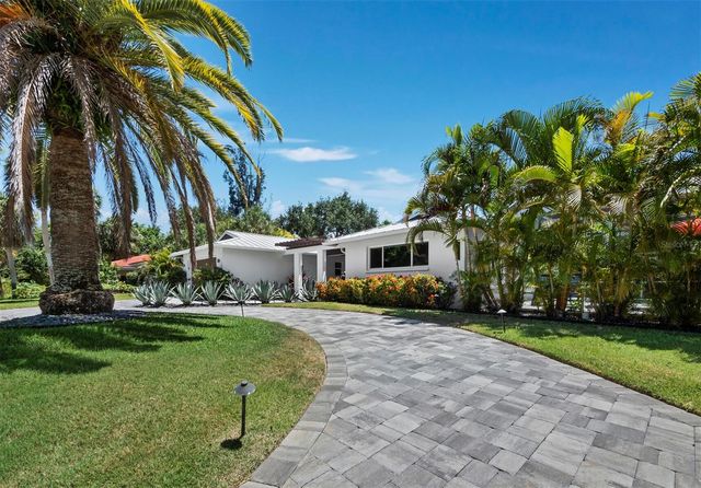 622 TROPICAL CIRCLE, Sarasota, FL 34242