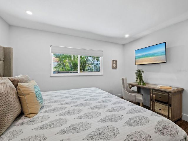 622 TROPICAL CIRCLE, Sarasota, FL 34242