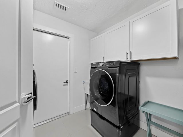 622 TROPICAL CIRCLE, Sarasota, FL 34242