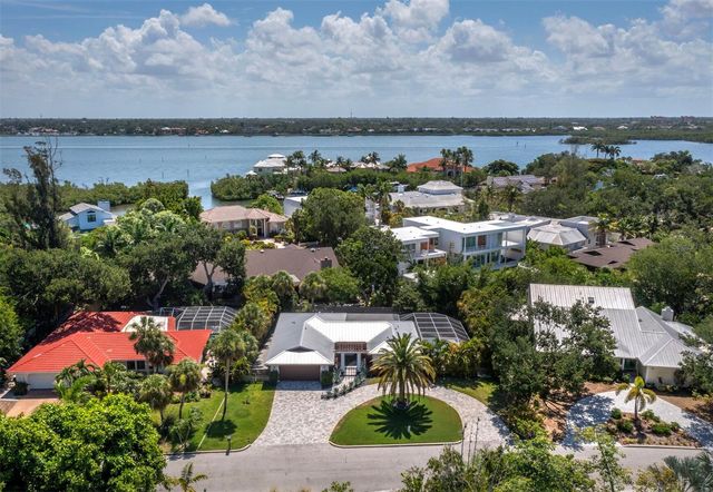 622 TROPICAL CIRCLE, Sarasota, FL 34242