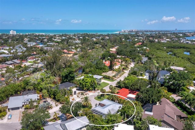 622 TROPICAL CIRCLE, Sarasota, FL 34242