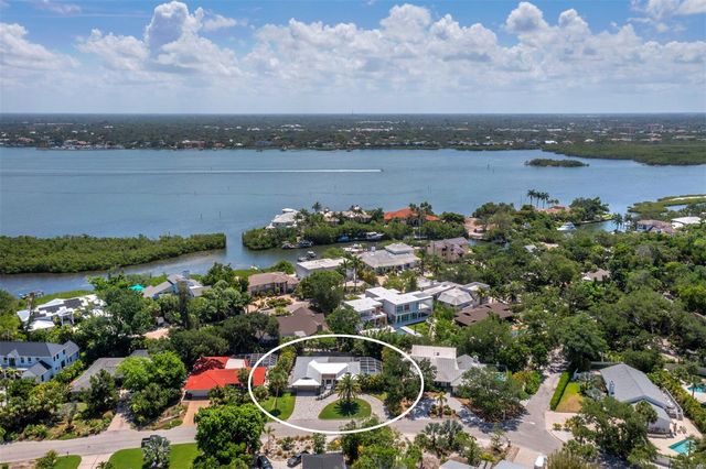 622 TROPICAL CIRCLE, Sarasota, FL 34242