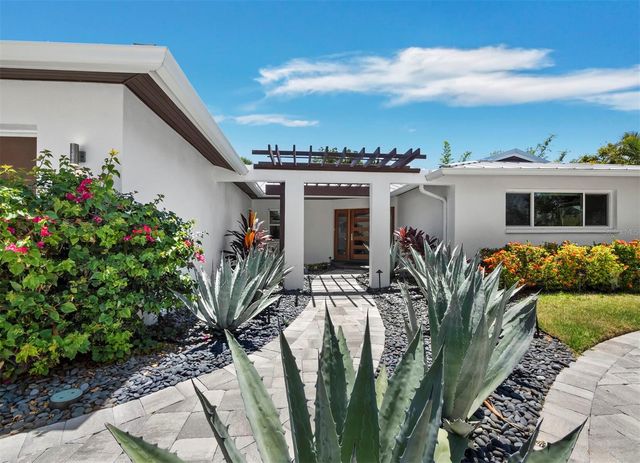 622 TROPICAL CIRCLE, Sarasota, FL 34242