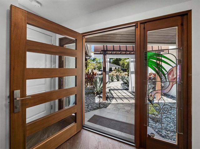 622 TROPICAL CIRCLE, Sarasota, FL 34242