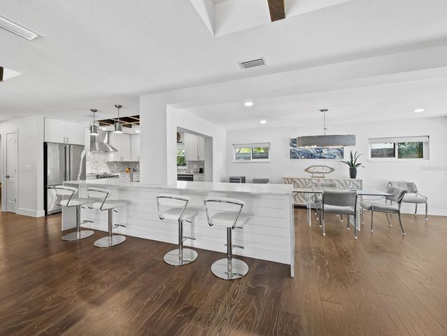 622 TROPICAL CIRCLE, Sarasota, FL 34242