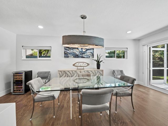 622 TROPICAL CIRCLE, Sarasota, FL 34242