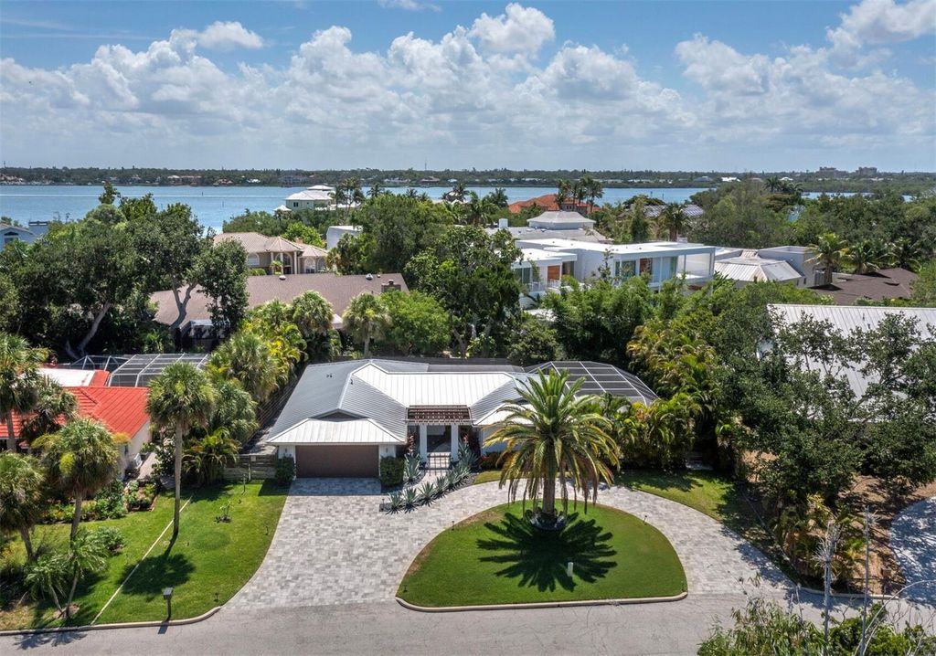 622 TROPICAL CIRCLE, Sarasota, FL 34242